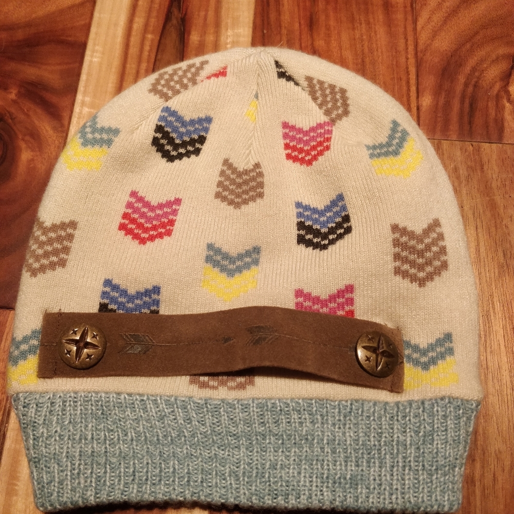 Muk Luks knitted hat